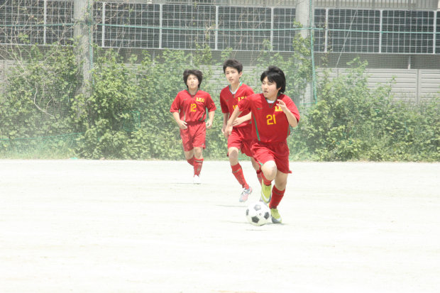 j_soccer0429b44.jpg